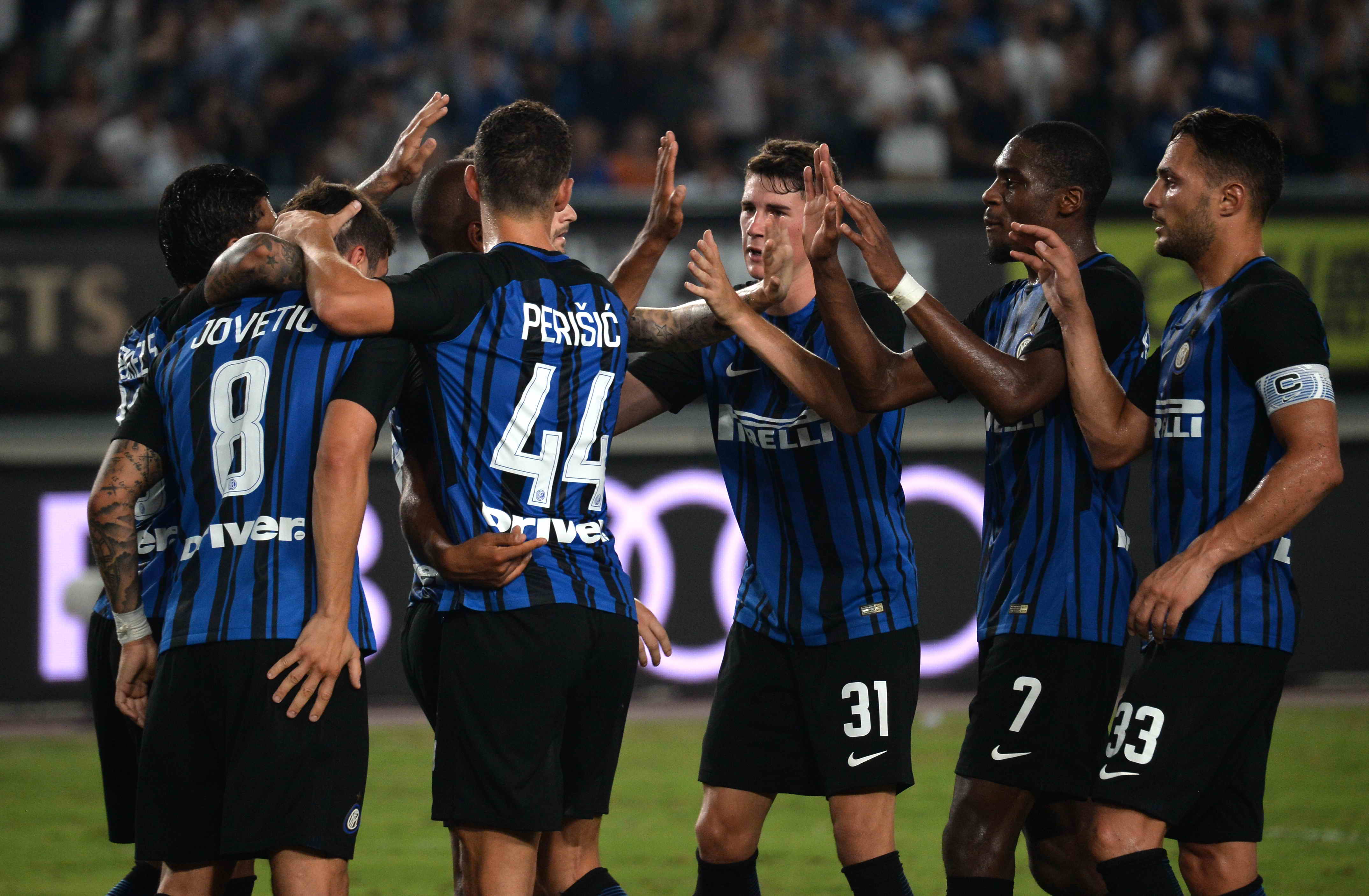 有助于吸引 有助于吸引